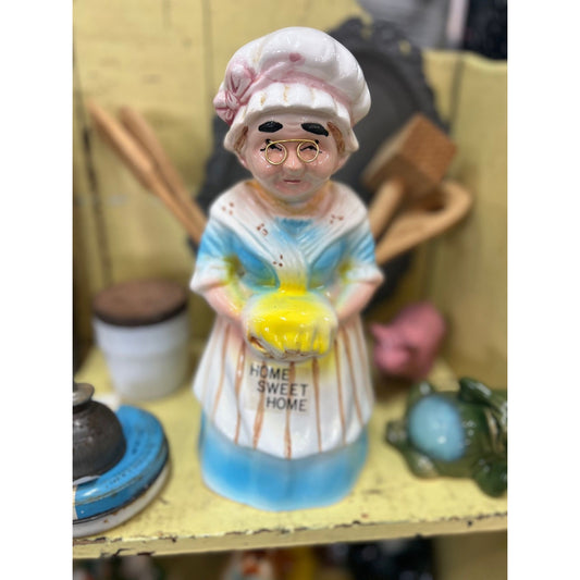 Kitschy Grandma kitchen utensil holder w wooden utensils